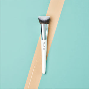 FILLIMILLI V Cut Foundation Brush (822)