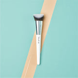 FILLIMILLI V Cut Foundation Brush (822)